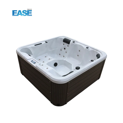 Une baignoire personnelle pour 5 personnes avec système Balboa et couverture pour l' immersion et la détente en intérieur et en extérieur