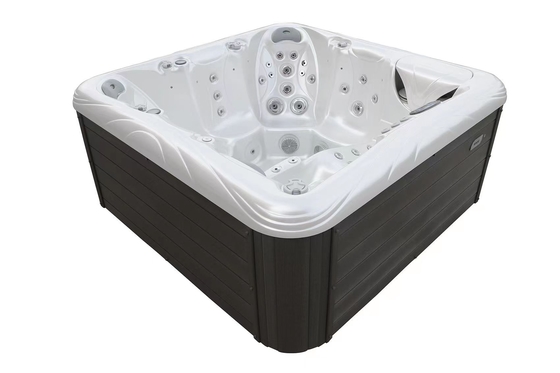 Améliorez votre collection de spa avec un spa et une piscine pour 6 personnes